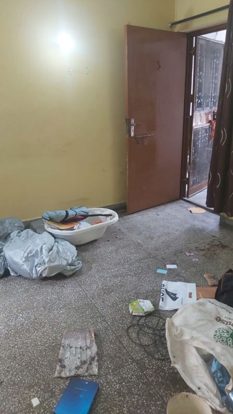  Parking, mayur vihar 3.5 Bedroom 1180 Sq.Ft. Apartment In Mayur Vihar Delhi 9945912