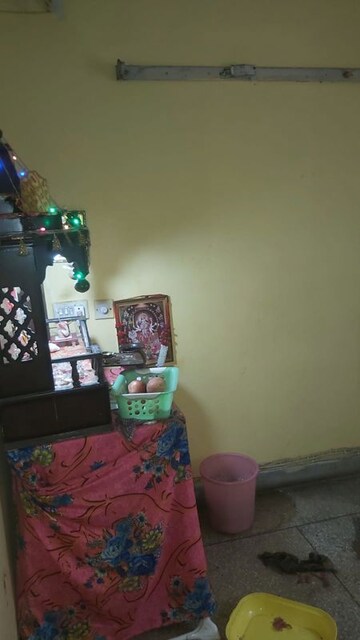 Furnished Amenities in 3.5 BHK Apartment at Mayur Vihar – for Sale