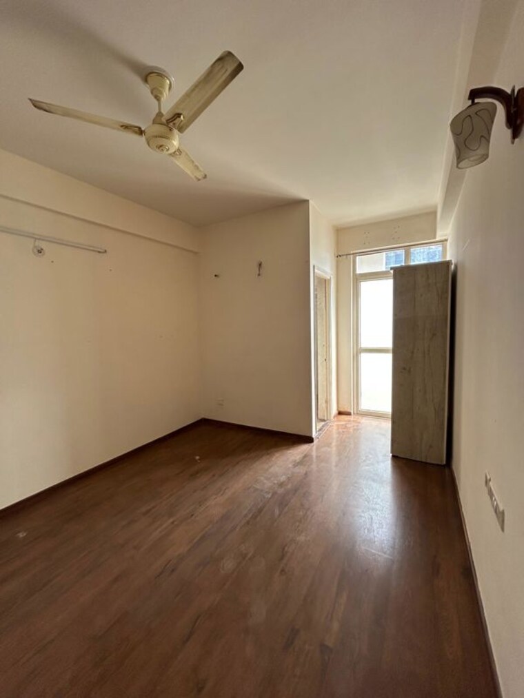 Room, wave-executive-floors 3 Bedroom 900 Sq.Ft. Builder Floor In Wave City Ghaziabad 9945946
