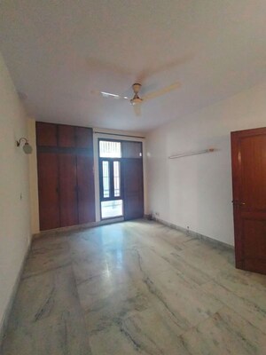 Room in 2 BHK Apartment at Greater Kailash I – for Rent