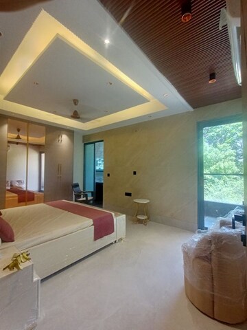 Room in 3 BHK Builder Floor at Lion Green Valley Homes, Sector 35 – for Rent