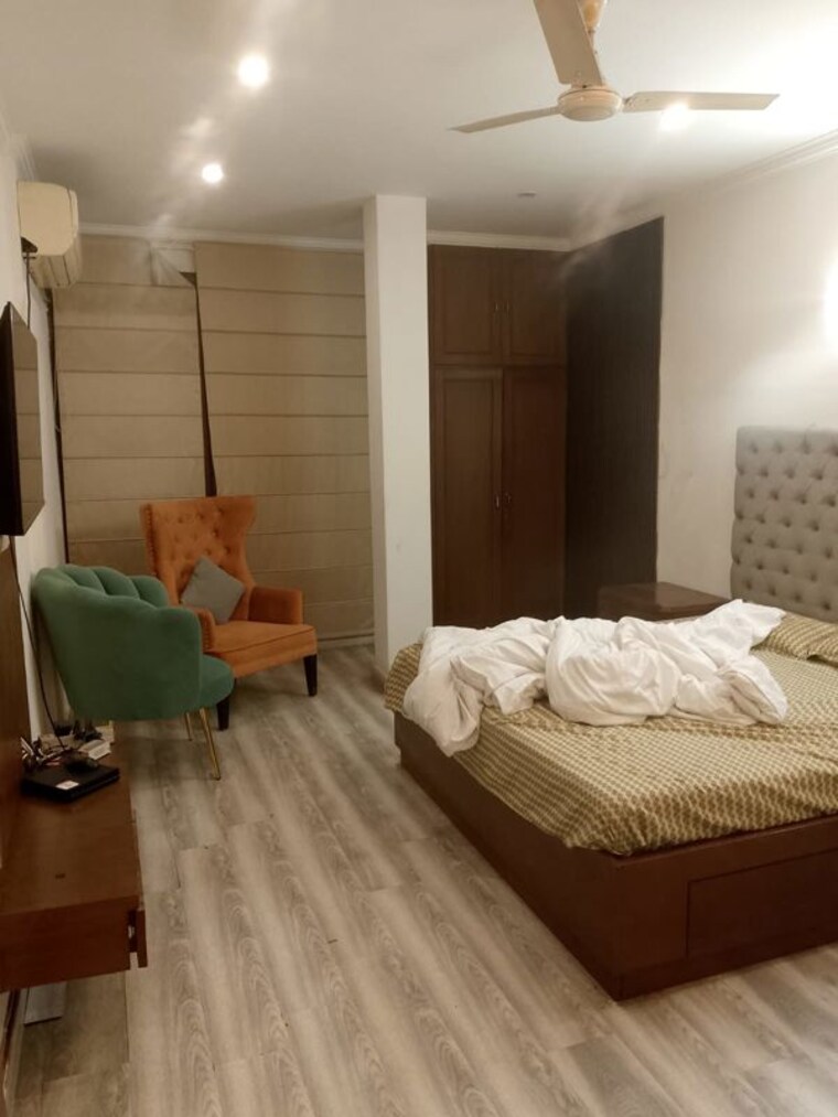 Bedroom, greater kailash i 2.5 Bedroom 200 Sq.Yd. Apartment In Greater Kailash I Delhi 9946000