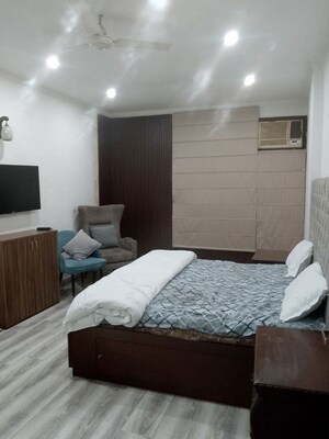Bedroom in 2.5 BHK Apartment at Greater Kailash I – for Rent