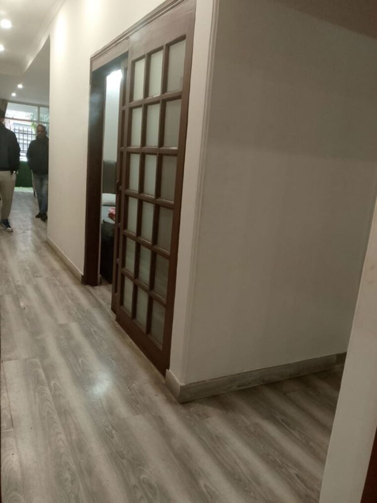 Room, greater kailash i 2.5 Bedroom 200 Sq.Yd. Apartment In Greater Kailash I Delhi 9946000
