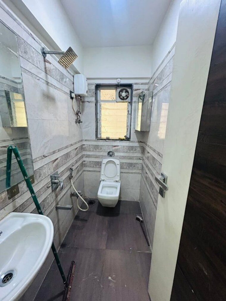 Bathroom, andheri west 1 Bedroom 380 Sq.Ft. Apartment In Andheri West Mumbai 9946003