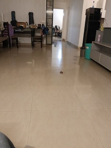 Room in 2.5 BHK Apartment at GPL Eden Heights, Sector 70 – for Rent