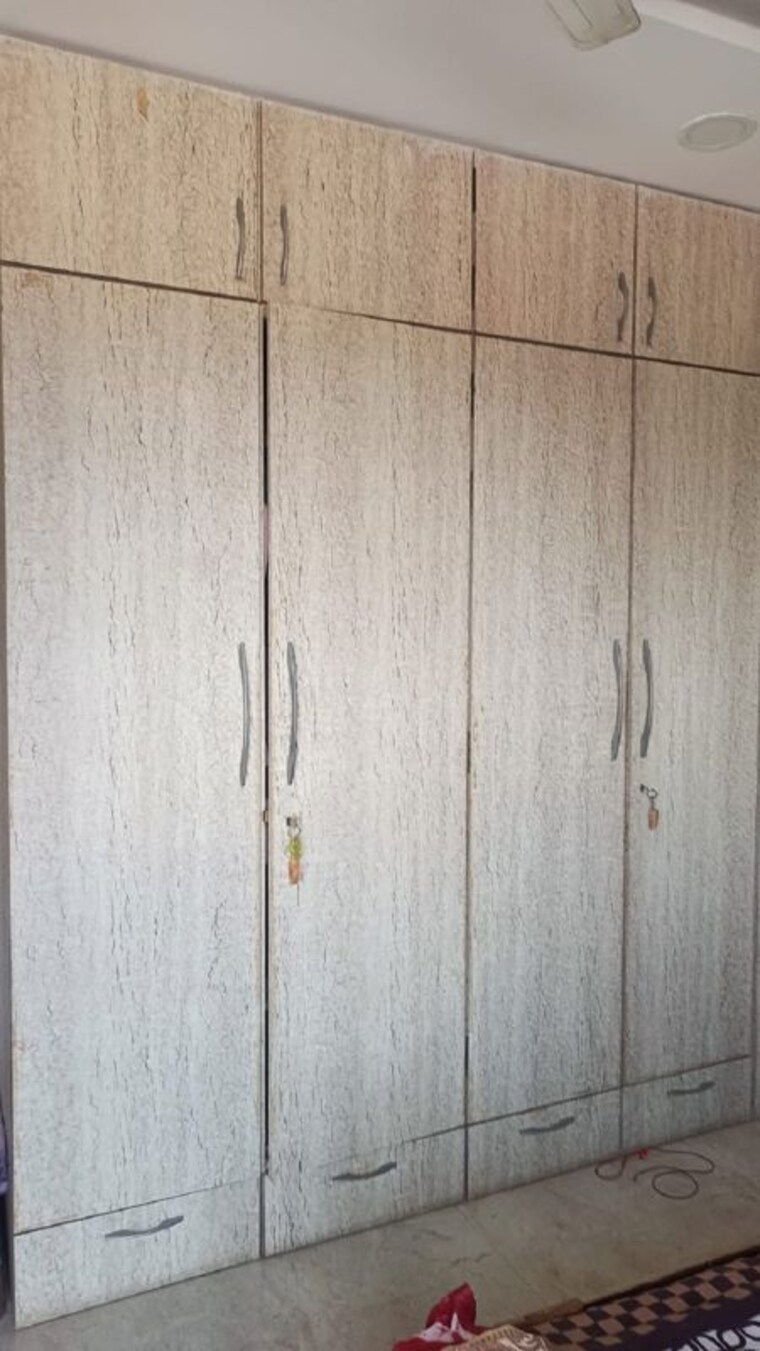 Room, bandra west 2 Bedroom 700 Sq.Ft. Apartment In Bandra West Mumbai 9946010