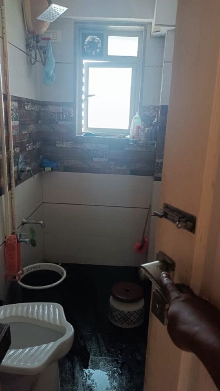 Bathroom, bandra west 2 Bedroom 700 Sq.Ft. Apartment In Bandra West Mumbai 9946010