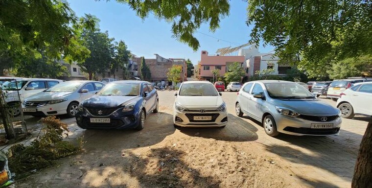  Parking, paldi 2 Bedroom 1200 Sq.Ft. Villa In Paldi Ahmedabad 9946034