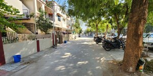 Parking in 2 BHK Villa at Paldi – for Rent