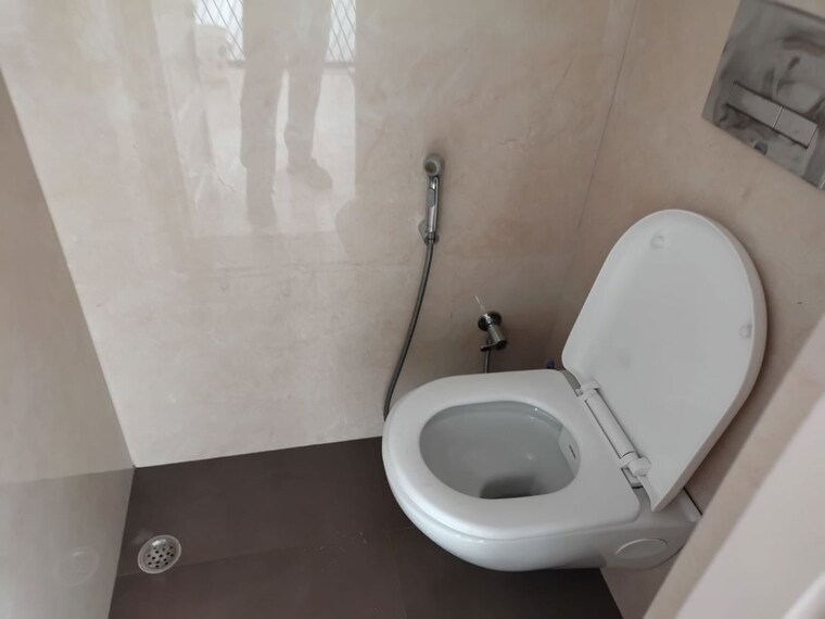 Bathroom, safdarjung development area 2 Bedroom 125 Sq.Yd. Builder Floor In Safdarjung Development Area Delhi 9946106