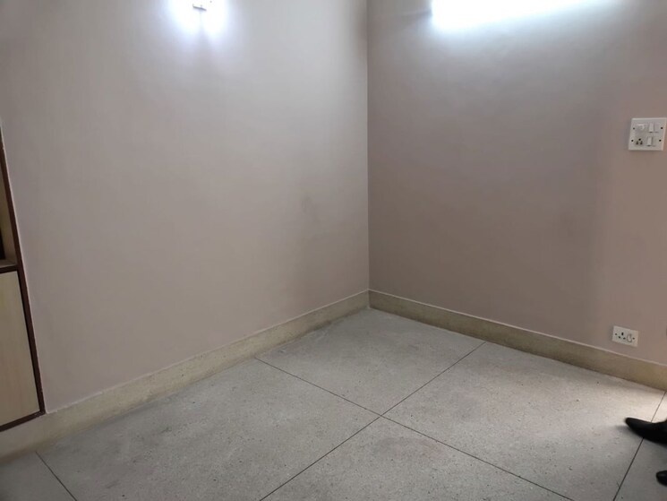 Room, safdarjung development area 2 Bedroom 125 Sq.Yd. Builder Floor In Safdarjung Development Area Delhi 9946106