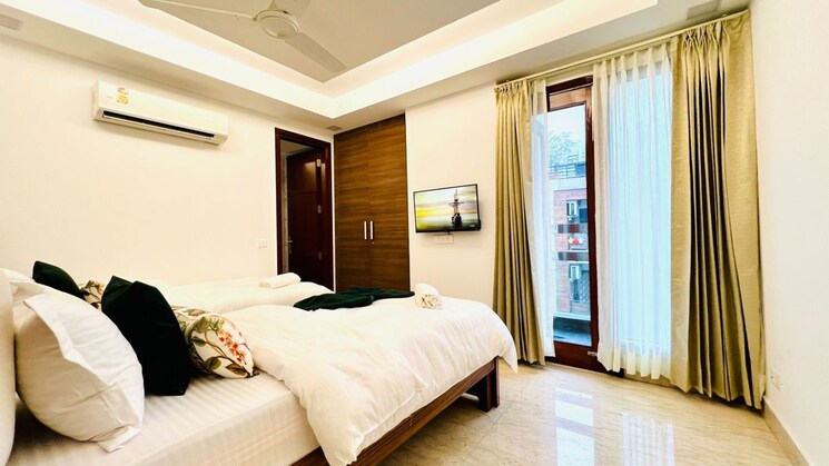 Bedroom, green park 4 Bedroom 311 Sq.Yd. Builder Floor In Green Park Delhi 9946110