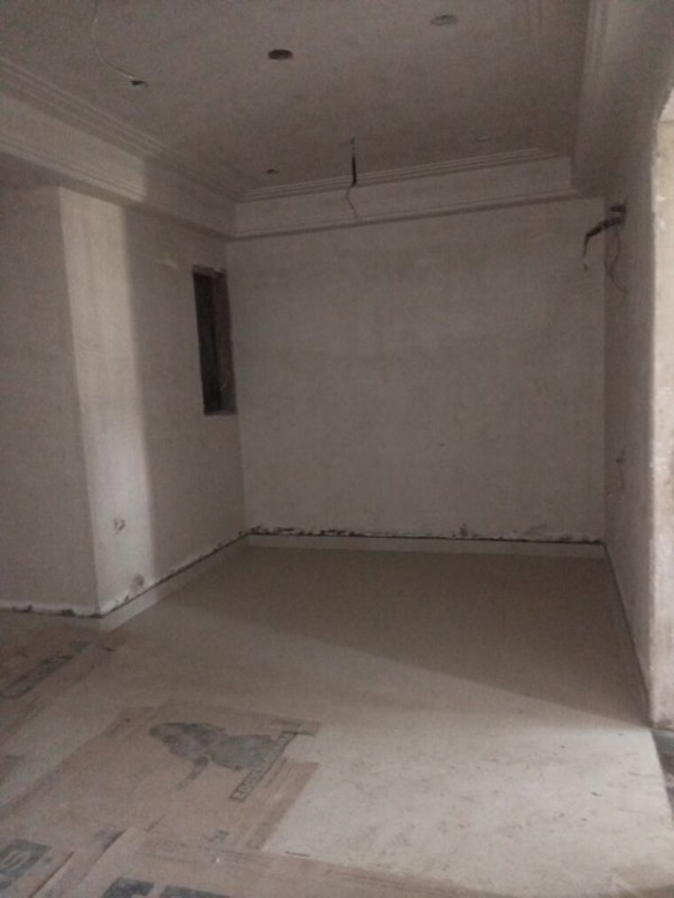 Room, sector 73 3 Bedroom 1250 Sq.Ft. Builder Floor In Sector 73 Noida 9946121