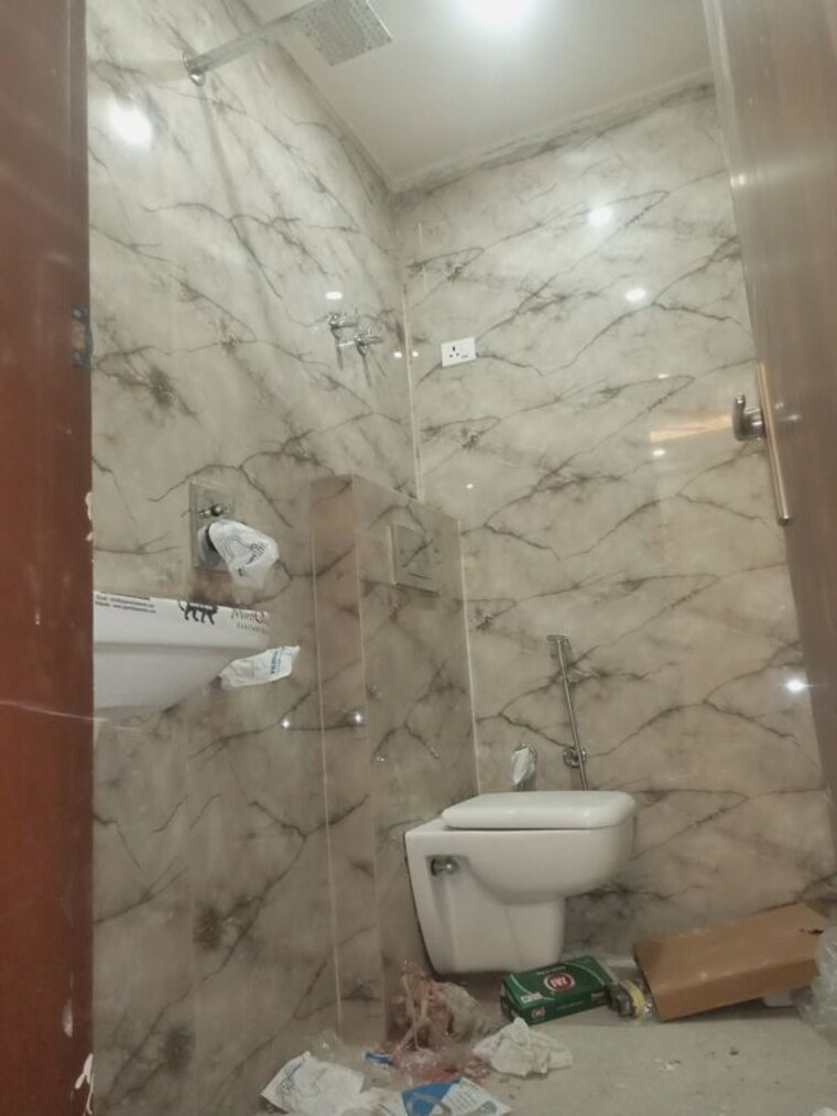 Bathroom, sector 73 3 Bedroom 1250 Sq.Ft. Builder Floor In Sector 73 Noida 9946121