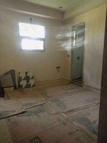 Room in 3 BHK Builder Floor at Sector 73 – for Sale