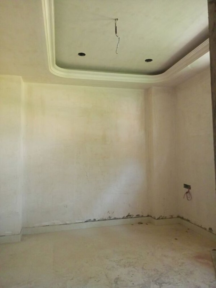 Room, sector 73 3 Bedroom 1250 Sq.Ft. Builder Floor In Sector 73 Noida 9946121