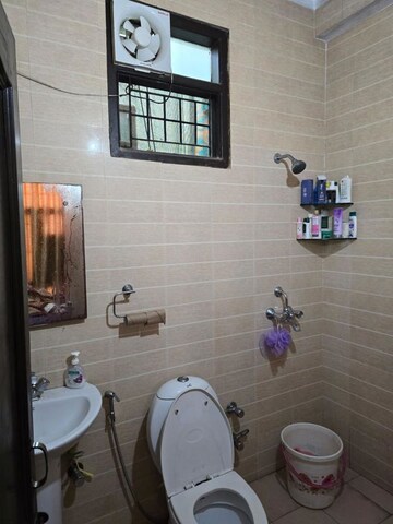Bathroom in 2 BHK Builder Floor at Sector 46 – for Rent