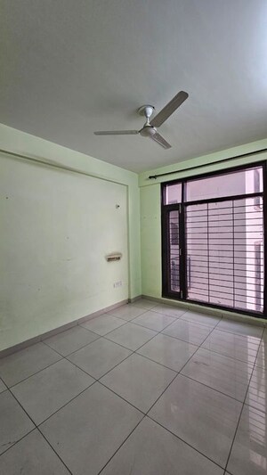 Room in 3 BHK Apartment at MD Leafstone Apartments, Patiala Road – for Sale