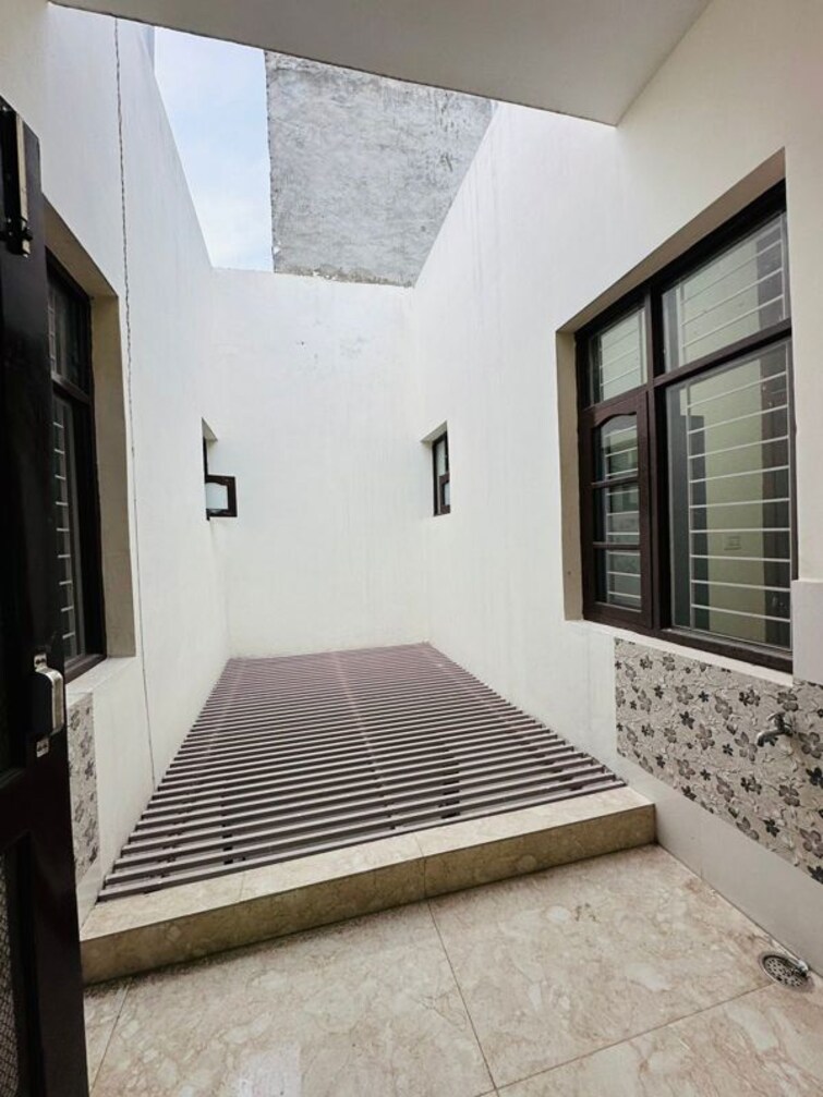 Bedroom, patiala road 6 Bedroom 230 Sq.Yd. Independent House In Patiala Road Zirakpur 9946182