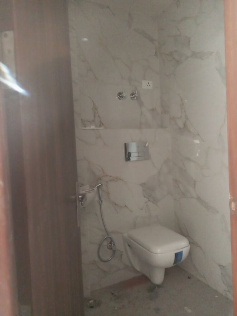 Bathroom, sector 73 2 Bedroom 950 Sq.Ft. Builder Floor In Sector 73 Noida 9946194