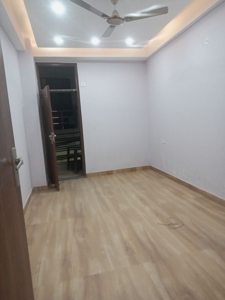 Bedroom, sector 73 2 Bedroom 950 Sq.Ft. Builder Floor In Sector 73 Noida 9946194