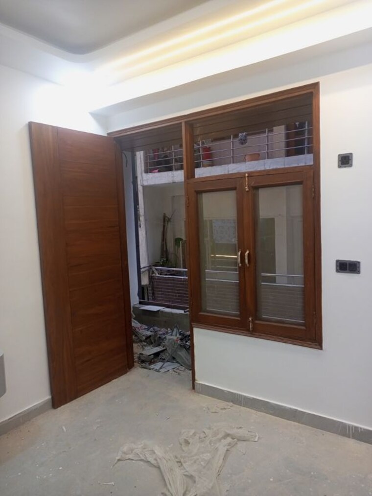 Room, sector 73 2 Bedroom 950 Sq.Ft. Builder Floor In Sector 73 Noida 9946194