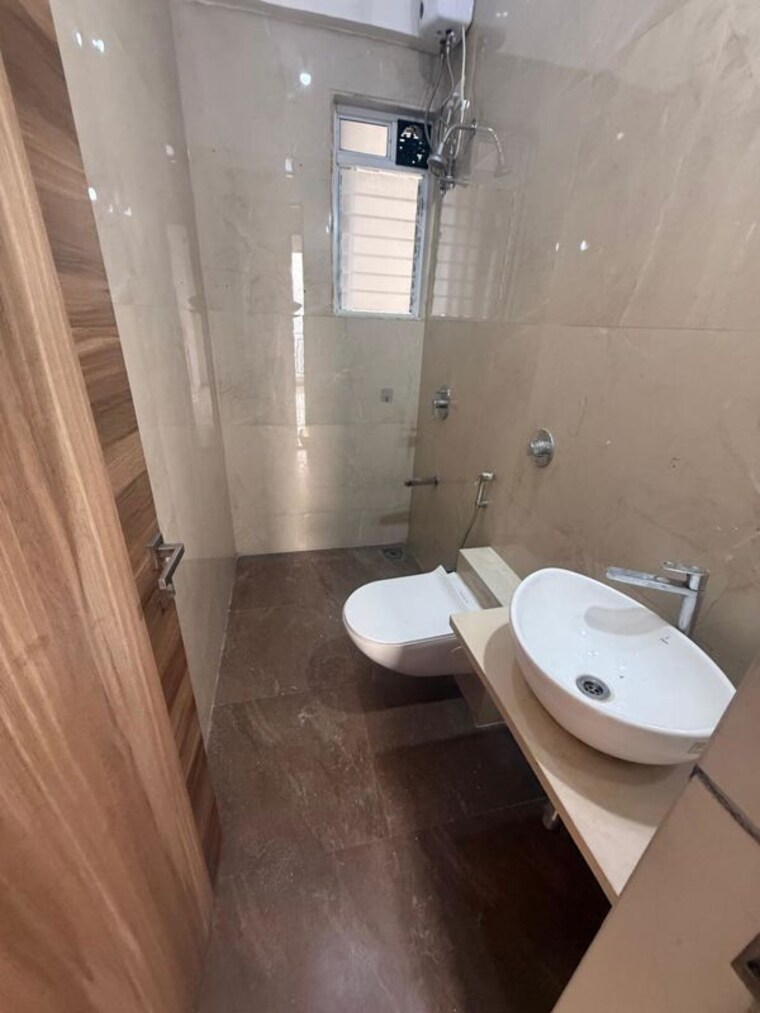 Bathroom, sharda-dattavihar 2 Bedroom 700 Sq.Ft. Apartment In Naupada Thane 9946195