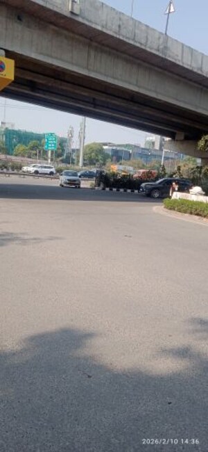 Parking in 4 BHK Builder Floor at DLF Atria, Dlf Phase ii – for Rent