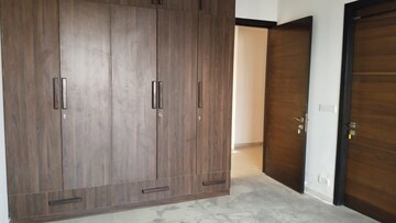 Room in 4 BHK Apartment at Dynamix Woodlands Apartment, Malad East – for Rent