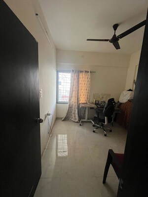 Master Bedroom in 2 BHK Apartment at Solitaire Residency, Pimple Saudagar – for Rent