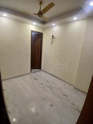 Room in 2 BHK Builder Floor at Shalimar Bagh – for Sale