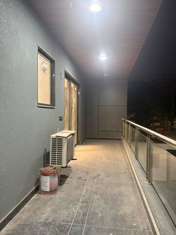 Parking in 4 BHK Builder Floor at Green Fields Colony – for Rent