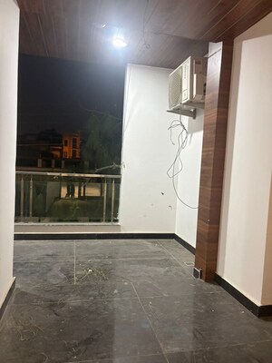 Room in 4 BHK Builder Floor at Green Fields Colony – for Rent