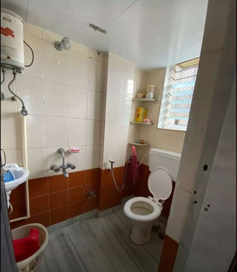 Bathroom, sector 32 2 Bedroom 1000 Sq.Ft. Builder Floor In Sector 32 Chandigarh 9946256
