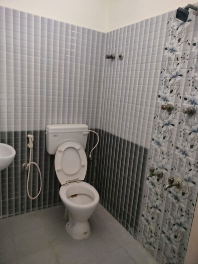Bathroom, pallavaram 2 Bedroom 663 Sq.Ft. Apartment In Pallavaram Chennai 9946274