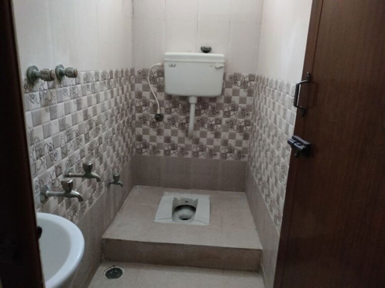 Bathroom, pallavaram 2 Bedroom 663 Sq.Ft. Apartment In Pallavaram Chennai 9946274