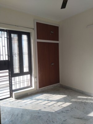 Room in 2 BHK Builder Floor at Srishti Greenfield Homes, Green Fields Colony – for Rent