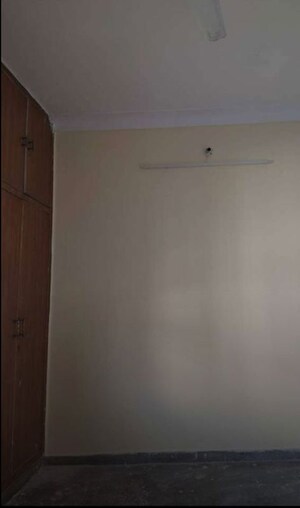 1 BHK Builder Floor For Rent in Sector 37