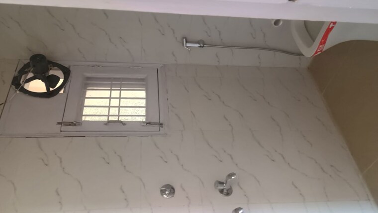 Attached Bathroom, saket 1 RK 400 Sq.Ft. Builder Floor In Saket Delhi 9946305