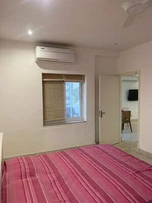 Room in 1 BHK Apartment at The Retreat Gurgaon, Sector 41 – for Rent