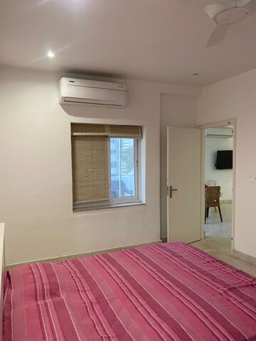 Room in 1 BHK Apartment at The Retreat Gurgaon, Sector 41 – for Rent