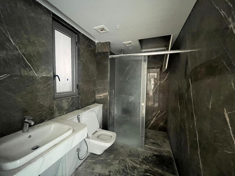 Bathroom, rustomjee-crown 4 Bedroom 2570 Sq.Ft. Apartment In Prabhadevi Mumbai 9946323