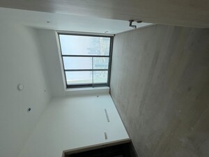 Room in 5 BHK Apartment at Rustomjee Crown Phase 2, Prabhadevi – for Sale