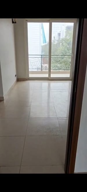 Room in 2.5 BHK Builder Floor at Central Park Flower Valley, Sohna Sector 33 – for Rent