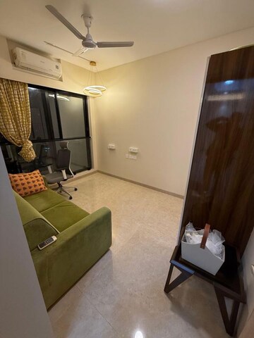 Team Area in 3 BHK Apartment at Raheja Sherwood, Goregaon East – for Rent