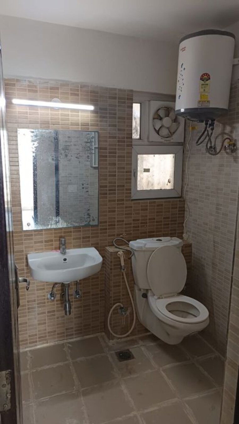Bathroom, 3c-lotus-zing 3 Bedroom 1528 Sq.Ft. Apartment In Sector 168 Noida 9946392