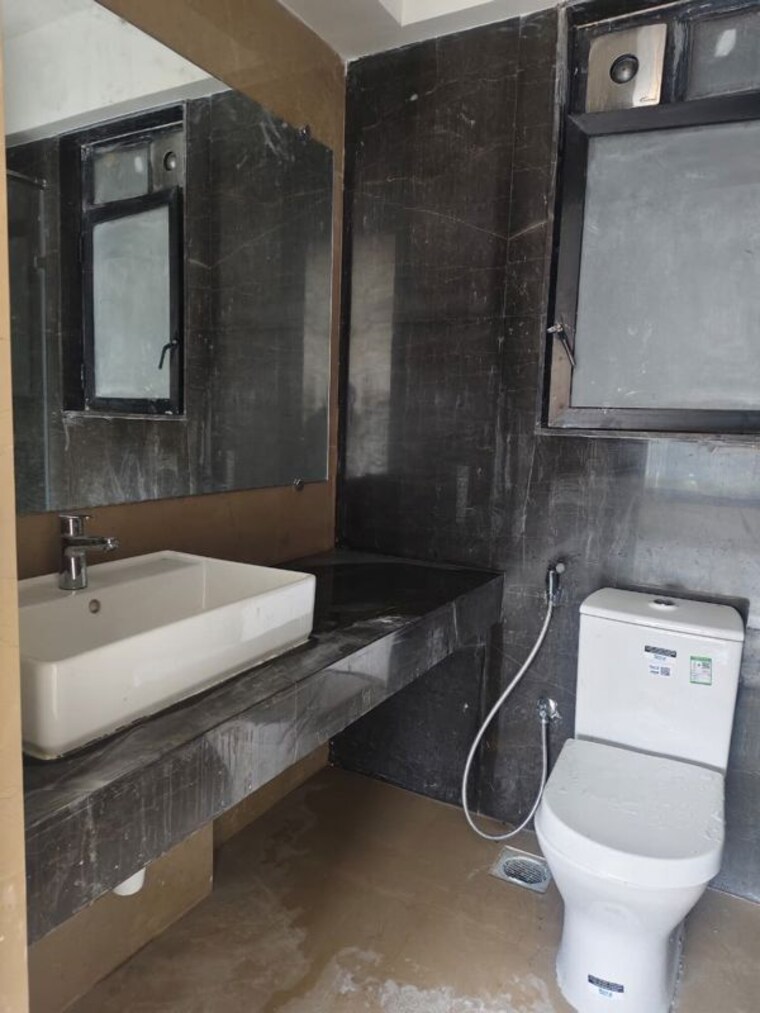 Bathroom, kalpataru-mugnus 2 Bedroom 920 Sq.Ft. Apartment In Bandra East Mumbai 9946386