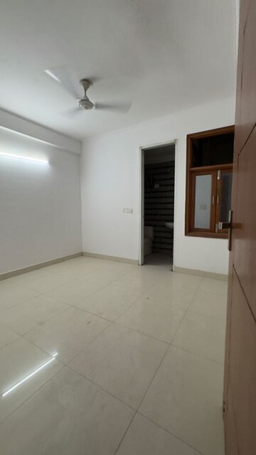 Room in 2 BHK Apartment at Palm Residency Chhatarpur, Rajpur Khurd Extension – for Rent