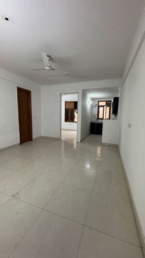 Room in 2 BHK Apartment at Palm Residency Chhatarpur, Rajpur Khurd Extension – for Rent